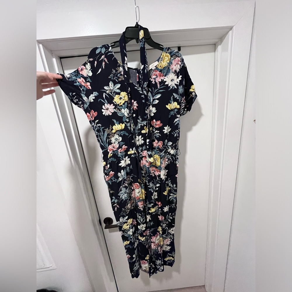 Floral Capri S/S jumpsuit with waist tie